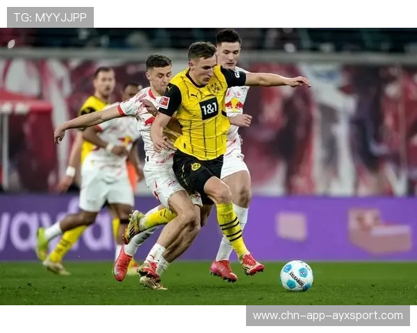 德甲莱比锡中场截断并转攻，门前把握率高